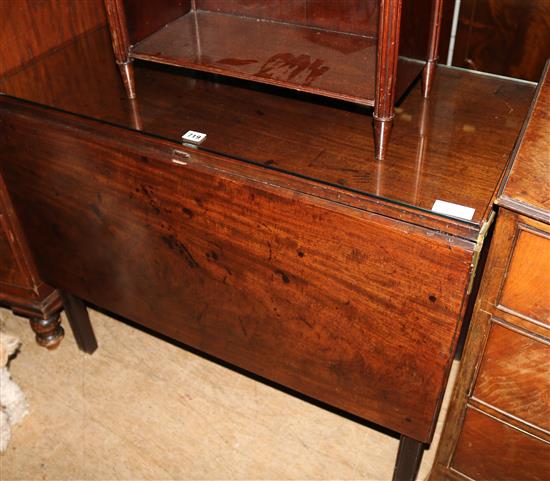 Geo III mahogany dropleaf table (1790)